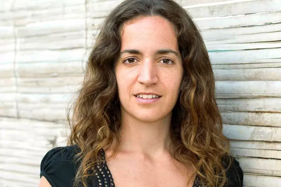 Kerstin Forsberg, ganadora de Rolex Award de ediciones anteriores trabaja  con comunidades locales para proteger a las mantarrayas gigantes amenazadas, promover el conocimiento y la valoración de estos nobles gigantes y ayudar a los pescadores a encontrar fuentes de ingresos alternativas.