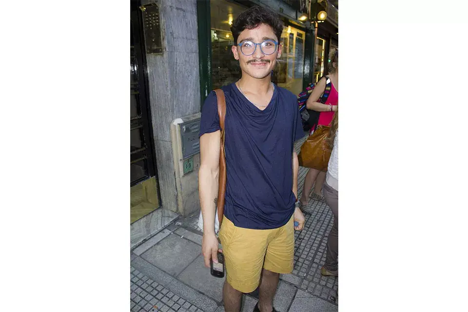 Maxi gafas redondas y mucha onda para un lector que se sumó a las Tardes Ohlaleras