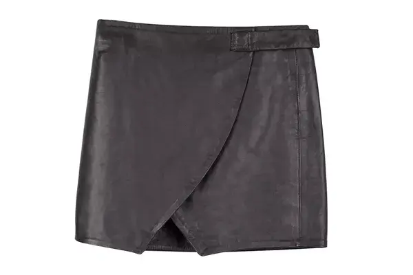 Pollera de cuero (Aynotdead, consultar precio)