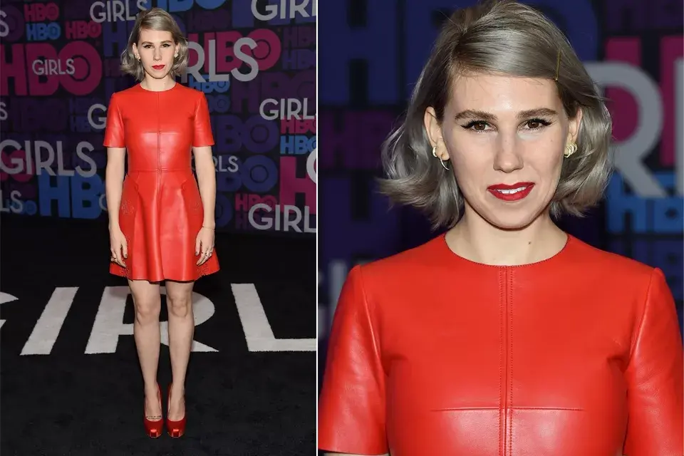 Zosia Mamet fue la más arriesgada con un vestido corto de cuero rojo de la colección Resort 2015 de Alexander McQueen y zapatos de satén en el mismo tono de Brian Atwood