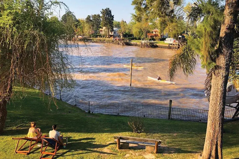 Aire del Delta tiene piscina descubierta. 