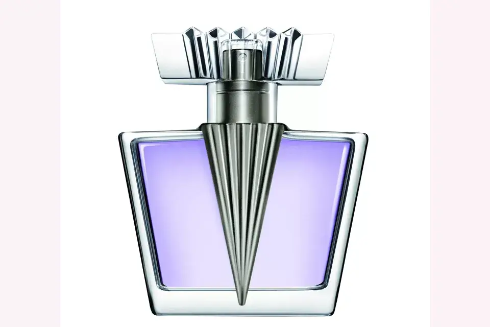 Viva by Fergie, de Avon. Hierbas frescas conviven con bergamota y lavanda. $195, 50 ML