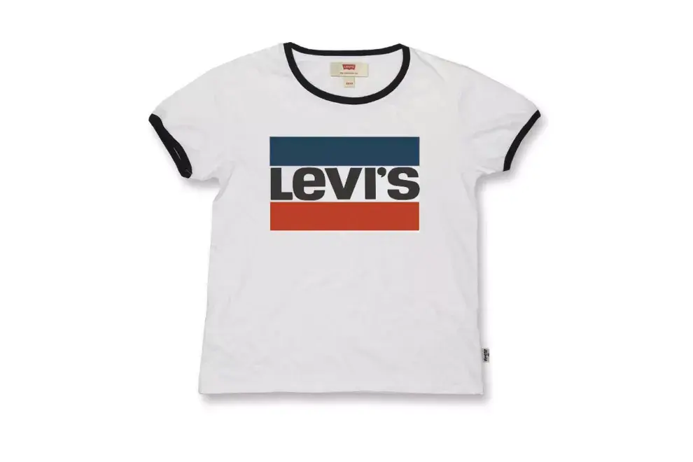 Un básico que nunca pasa de moda, remera $790, Levi´s. 