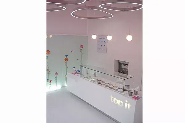 Las luces del lugar son led para cuidar el medio amiente; además, es bike friendly