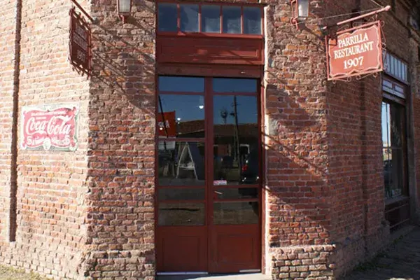 A poco más de 67 kilómetros de la Ciudad de Buenos Aires, en Luján, se encuentra este pintoresco polo gastronómico