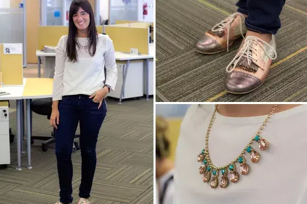 Otro caso en el que los accesorios son los verdaderos protagonistas del look: collar en tonos rosa y turquesa y mocasines metalizados