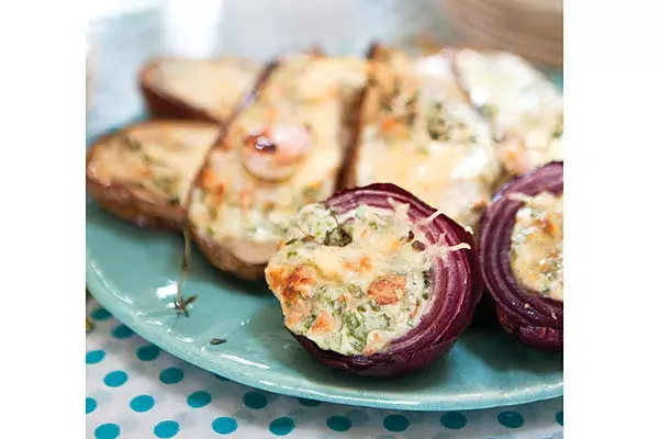 Para darle más sabor, Juliana sugirió que le pusiéramos un toque de brie, y que era más barato si reemplazábamos el mascarpone por queso crema