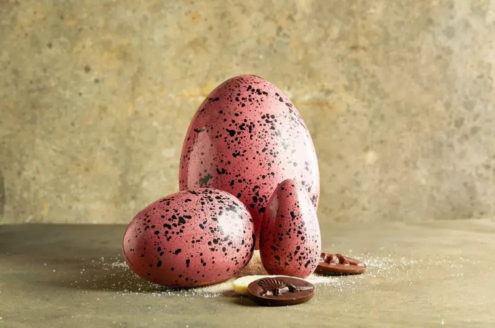 PUROSAURIO CON LECHE (48% cacao, con leche). Hay Verde, rosa y celeste. Precio: 10 cm ($1650) / 15 cm ($4350) / 20 cm ($9500)