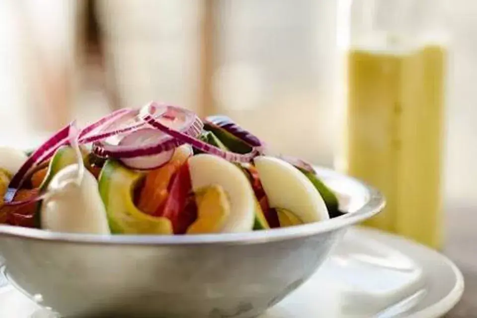 La carta es bien variada y hay opciones para  vegetarianos, celíacos y veganos