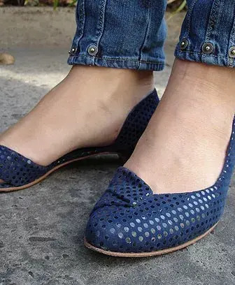 A lunares. Sandalias de cuero; por Jésica en Boedo.