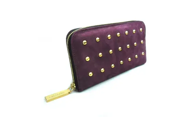 Incorporá las tachas en tus accesorios. Consultar precio en Ferroni