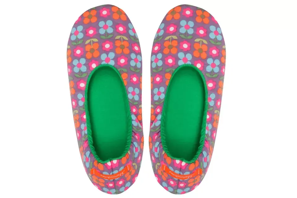 Pantuflas cancheras y coloridas (Floripondias, $190)