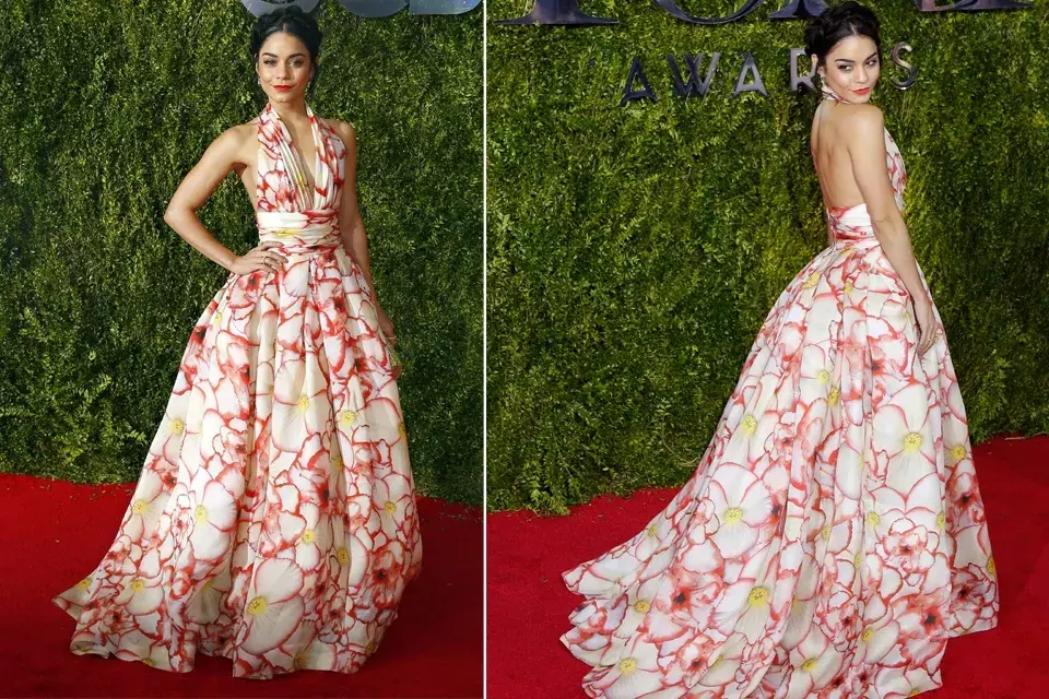 Vanessa Hudgens optó por un  Naeem Khan con estampa floral que le quedaba pintado.