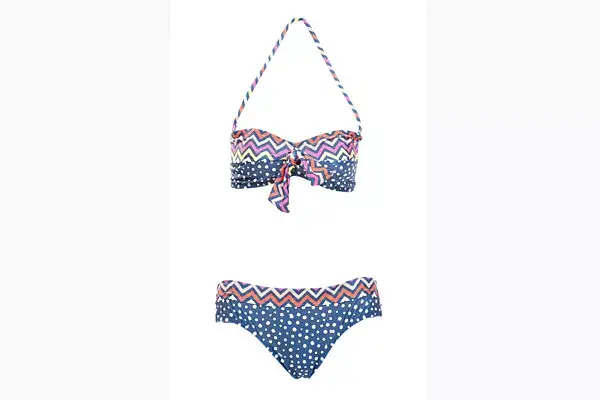 Bikini con varios colores (Seco, $398)