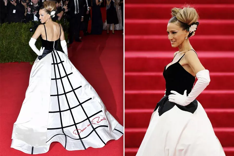 Sarah Jessica Parker se lució con un vestido de Oscar de la Renta, fiel al estilo de Charles James