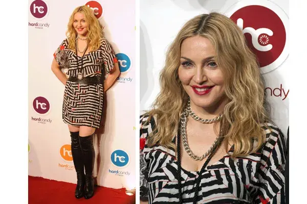 Madonna optó por un vestido informal de estampa geométrica que combinó con una faja de tachas y botas de caña por encima de la rodilla
