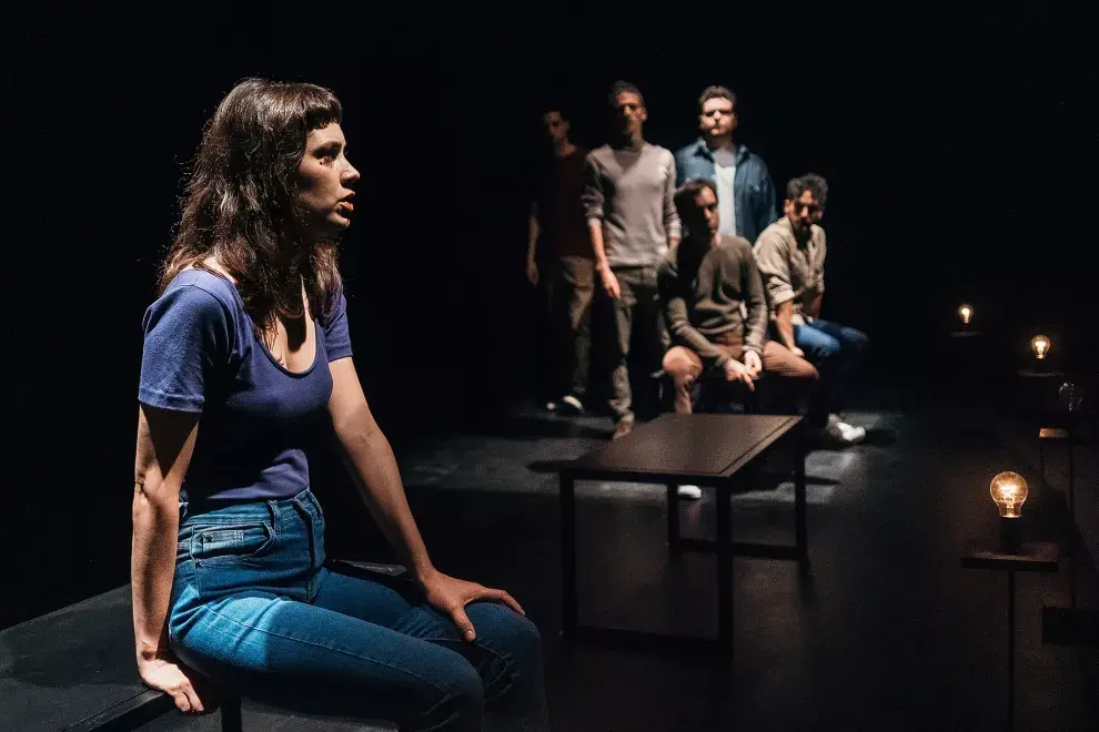 "Jauría" es una obra de teatro documental que fue escrita a partir de transcripciones reales de un juicio sobre una violación colectiva