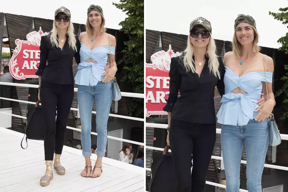 Delfina Frers junto a su hija Delfina Blaquier pasaron por el espacio de Stella Artois en el Abierto de Polo