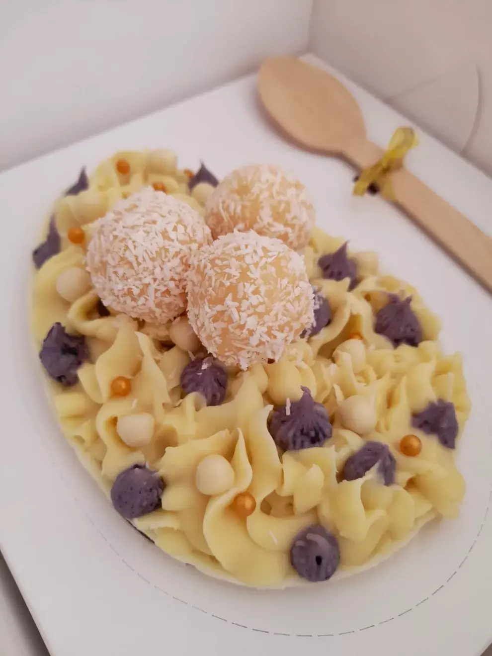 Este huevo de Pascua es de frutos rojos;  cuesta: $1450.