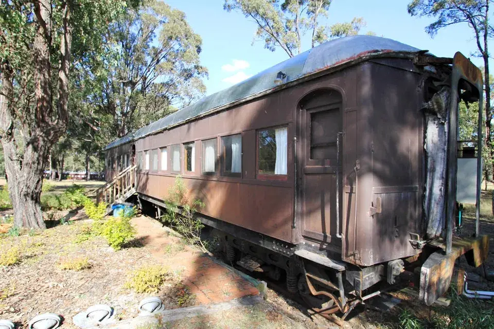 Opción 3: un vagón de tren reciclado en Australia en donde entran hasta 8 personas. ¡Divinísimo!