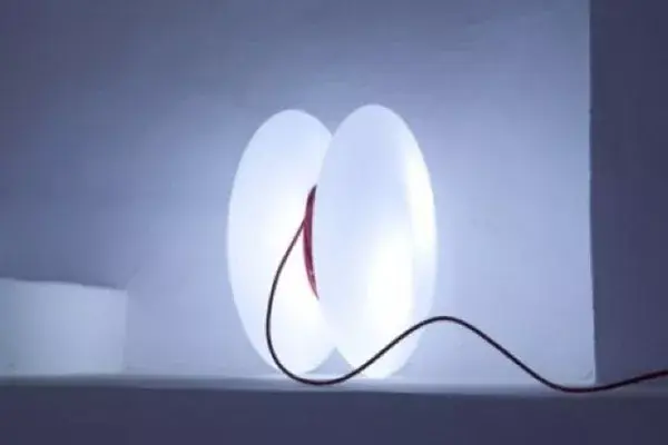 La lámpara yo-yo, con cable de diez metros para poner donde quieras