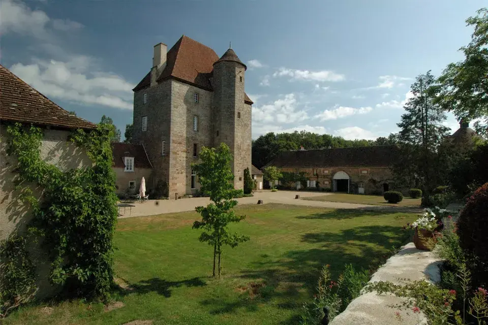 Opción 2: también en Francia, este castillo medieval conserva todo el estilo y el glamour de su origen