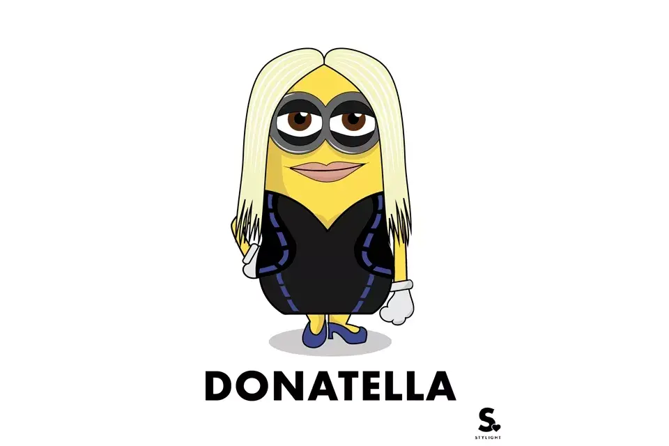 Otra fácil de reconocer: Donatella Versace, con su cabellera platinada y ojos siempre delineados