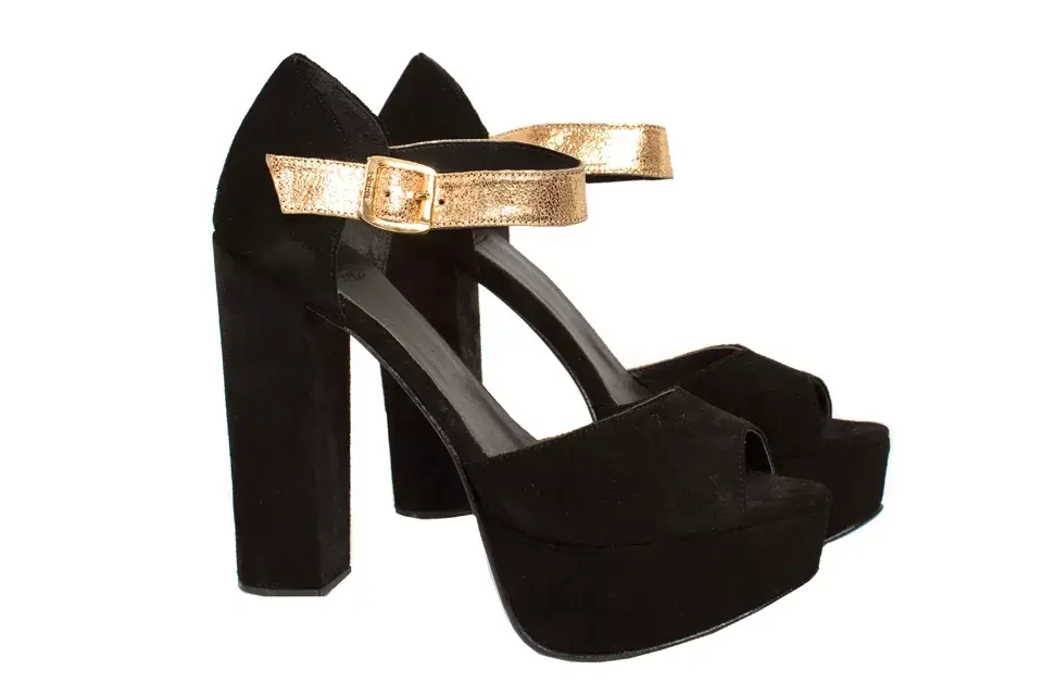 Peep toes con plataformas (Blaquè, $1690)