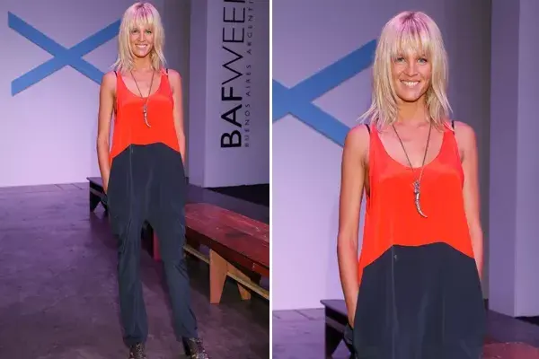 Liz Solari en el desfile de Garza Lobos. ¿Qué se puso? Mono de seda, sandalias y un colgante con forma de cuerno. ¿El bronceado para esta epoca del año...no será mucho?