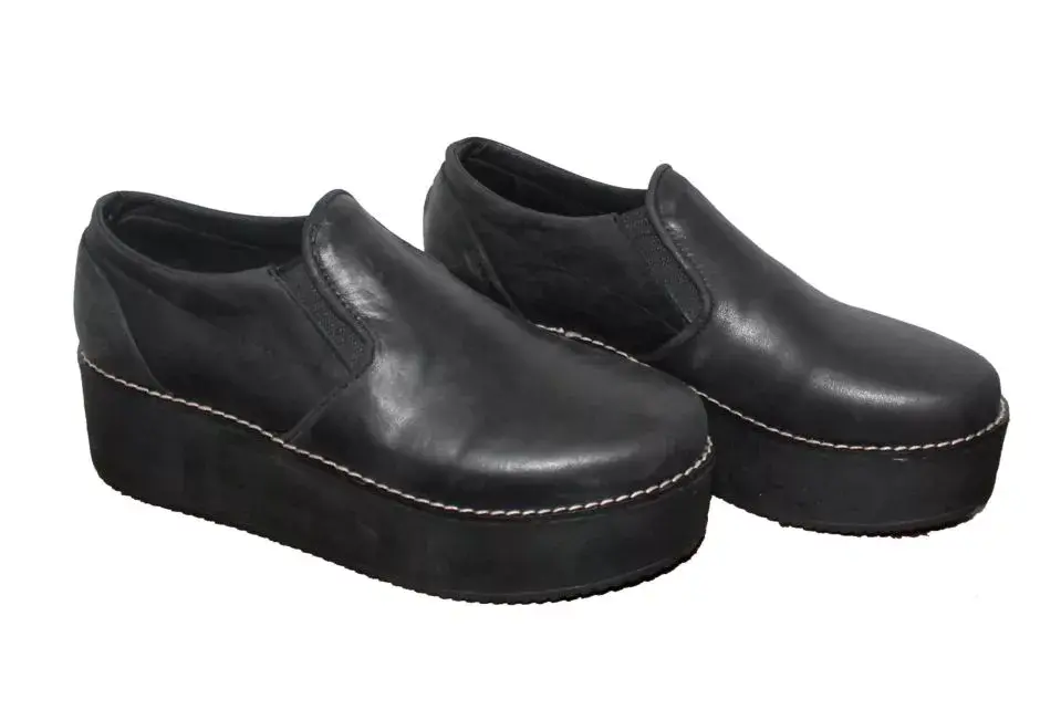 Panchas de cuero ($720 en efectivo, Maison Palou)