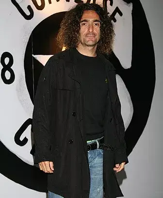 Favio Posca también estuvo en el subsuelo del Colón mirando el show del baterista de los Ramones.