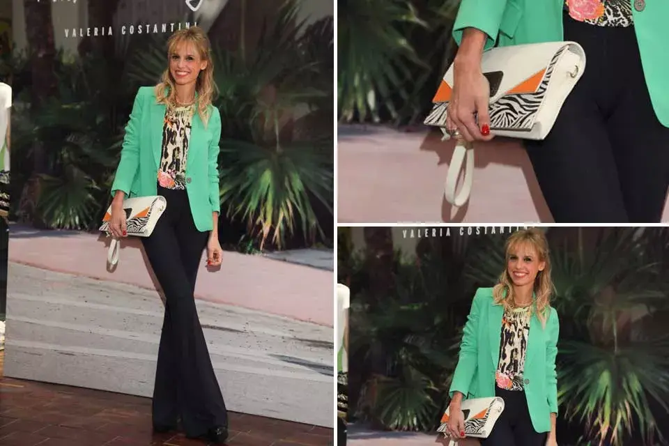 Impecable como siempre, Mariana Fabbiani apostó a un blazer en color verde, camisa con print y oxford negro; ¡Divino el sobre!