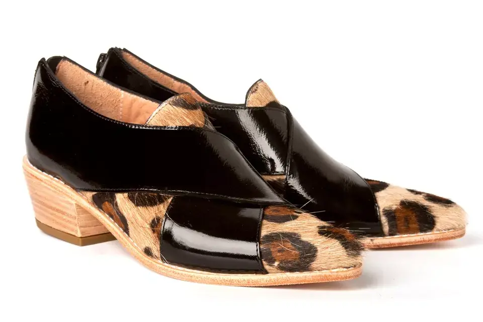 Con mix de texturas y taco bajo (Salman, $3290)