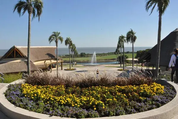 Un parque acuático de 40 hectáreas alberga piletas termales a sólo 3 kilómetros de Victoria