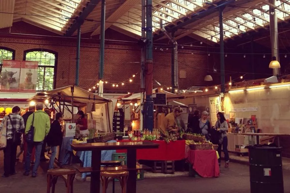 Con sus casi 100 puestos distribuidos a lo largo de todo el predio, el Markthalle Neun reivindica la comida al paso