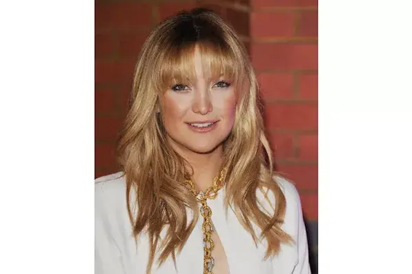 En 2008, con flequillo y ondas en las puntas