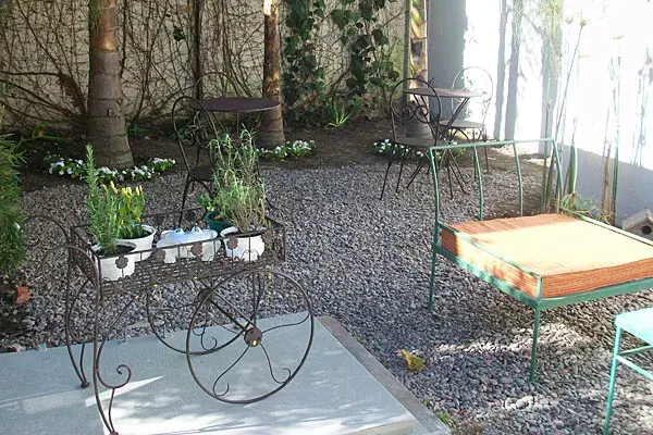 También hay un patio muy lindo para probar tu teanner afuera
