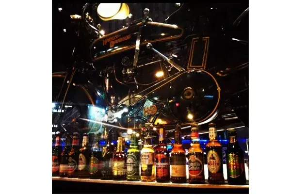 MAD combina hamburguesas gourmet con coctelería de autor