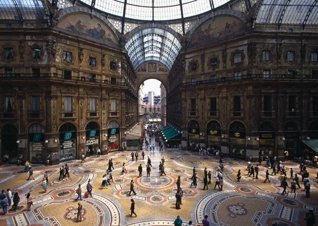 La Vittorio Emanuele II, uno de los símbolos de la ciudad, inaugurada en 1877.
