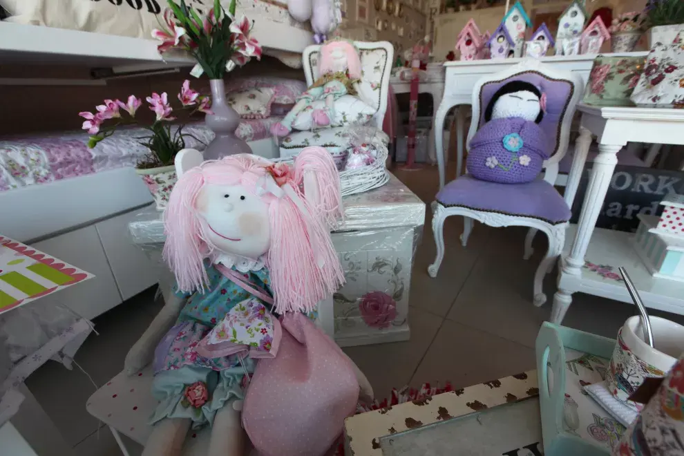 En un negocio de estilo romántico, conseguí la mejor decoración y artículos de bazar