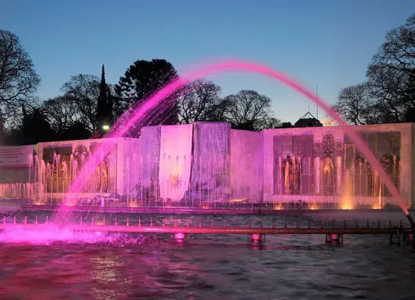 La fuente de la Plaza Independencia, en Mendoza