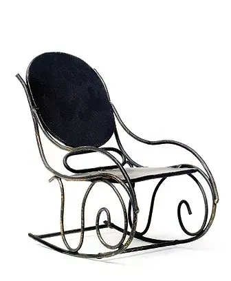 Mecedora de hierro mini. Onírico Deco, $50. 