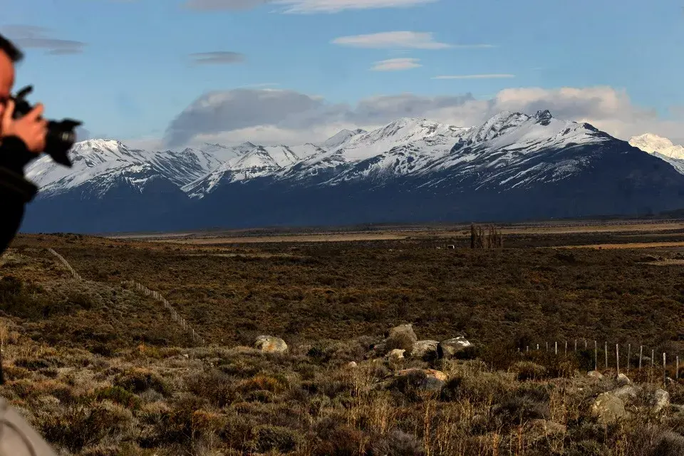 Vistas de cerros en la ruta que lleva al Glaciar Perito Moreno