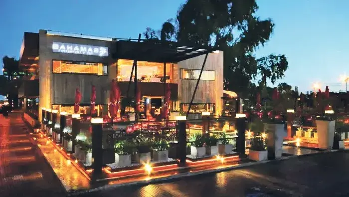 En Bahamas Club, el sector más codiciado es la terraza al aire libre, con vista al Río de la Plata