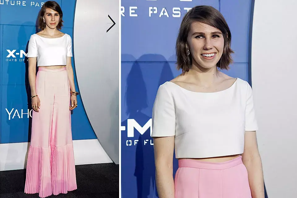 ¿Qué tal este outfit? Zosia Mamet, con un crop top y pantalón amplísimo. ¡Nos encanta!