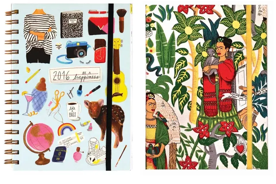 Izquierda: happimess, Monoblock, $275. Derecha: Frida Kahlo, Ibuki Encuadernación, $330