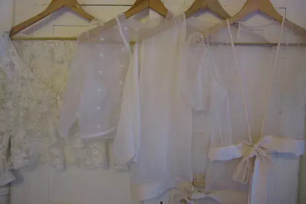 Hay vestidos de todas las épocas y de diversos diseños. Las opciones son tantas que no vas a saber con qué modelo quedarte