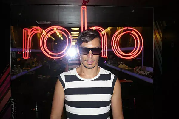 Emmanuel Horvillleur pasó por la peluquería Roho a hacerse un cambio de look ¡Mucha onda!
