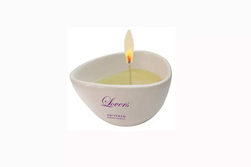 Vela con aceites aromáticos de Universo Garden Angels ($140)