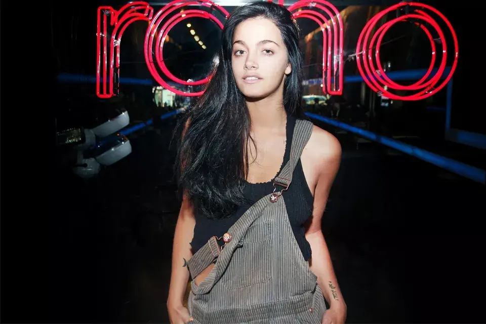 Oriana Sabatini también cambió su look y llevó su pelo a un tono bien oscuro y brillante